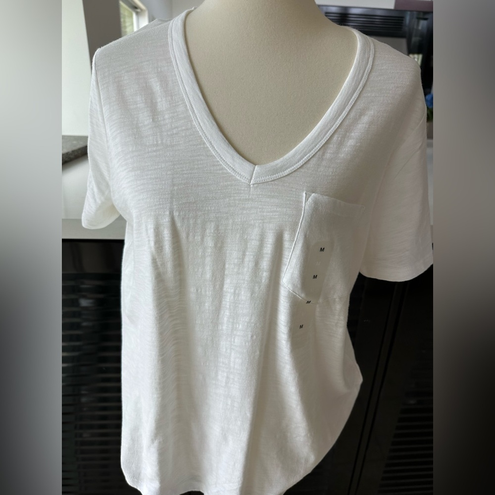Gap women’s white T-shirt, size medium